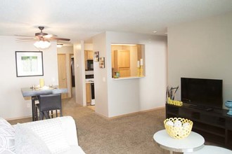 Deer Ridge Apartments in Sioux Falls, SD - Building Photo - Building Photo