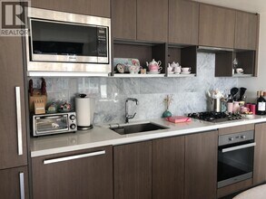 68 Smithe St in Vancouver, BC - Building Photo - Building Photo