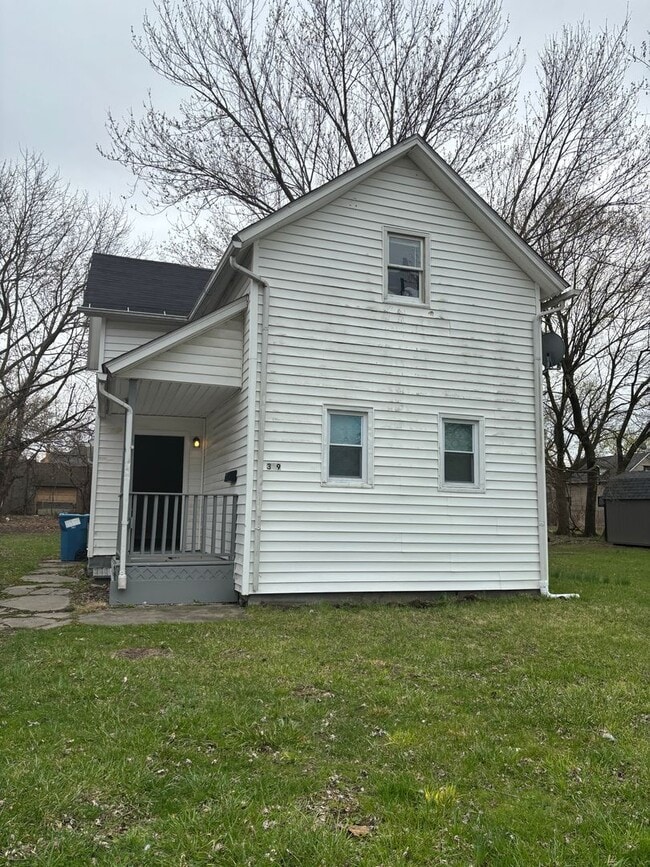 property at 319 W 14th St