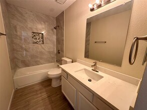 18074 Glenledi Dr in Houston, TX - Foto de edificio - Building Photo