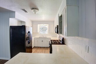 3419 Avenue B in Nederland, TX - Building Photo - Building Photo