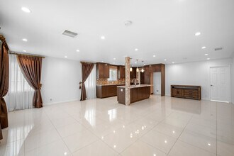 8337 Valecrest Dr in Sun Valley, CA - Building Photo - Building Photo