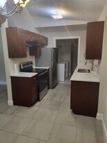 7816 SW 7th Pl in North Lauderdale, FL - Building Photo