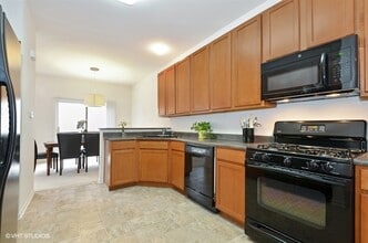 376 Tower Dr in Hainesville, IL - Foto de edificio - Building Photo