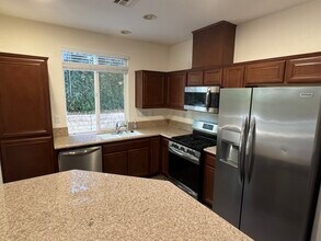 31439 Arena Dr in Castaic, CA - Foto de edificio - Building Photo