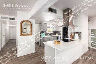 2408 E Delgado St in Phoenix, AZ - Foto de edificio - Building Photo