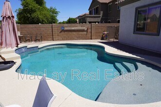 6964 S Tucana Ln in Gilbert, AZ - Foto de edificio - Building Photo