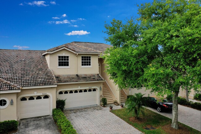 9227 Wentworth Ln in Port St. Lucie, FL - Foto de edificio - Building Photo