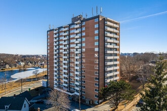 One Oak Street in Dartmouth, NS - Building Photo - Building Photo