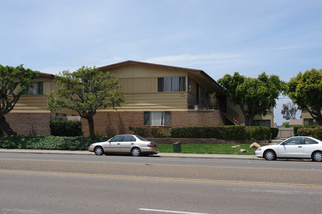 4520-4524 Clairemont Dr in San Diego, CA - Building Photo - Building Photo