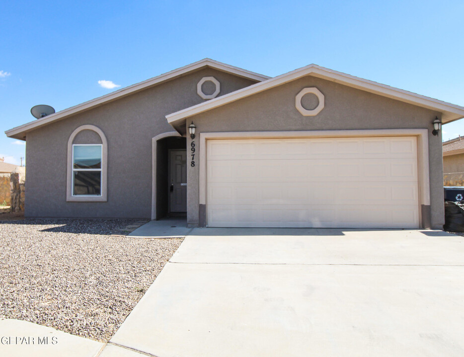 6978 Red Oak Ct in El Paso, TX - Building Photo