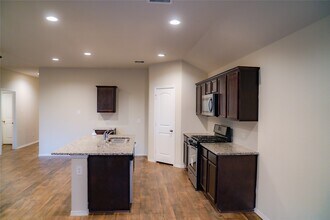 2446 Ormes Forest Ln in Spring, TX - Foto de edificio - Building Photo