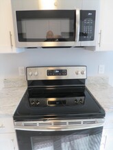 320 Beacon St, Unit 1 in Somerville, MA - Building Photo - Building Photo