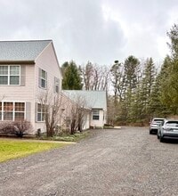 402 Warren Rd, Unit Apt 2 in Ithaca, NY - Foto de edificio - Building Photo