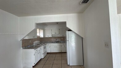 2880 NW 12th Ct in Fort Lauderdale, FL - Building Photo - Building Photo