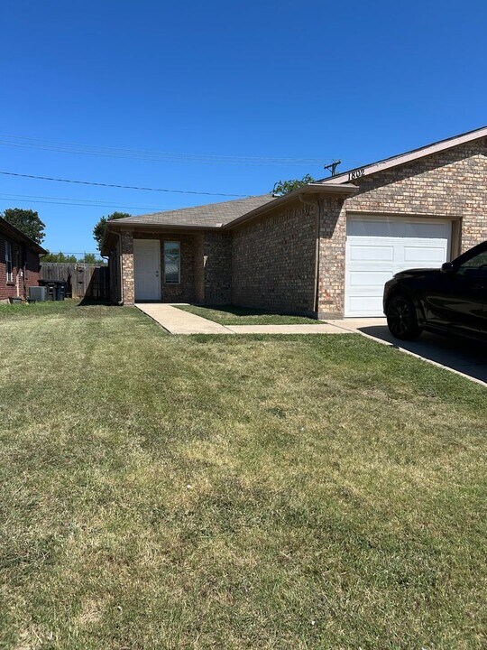 1800 San Rafael St in Fort Worth, TX - Building Photo