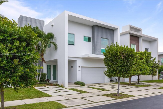 10445 NW 68th Terrace in Doral, FL - Foto de edificio - Building Photo