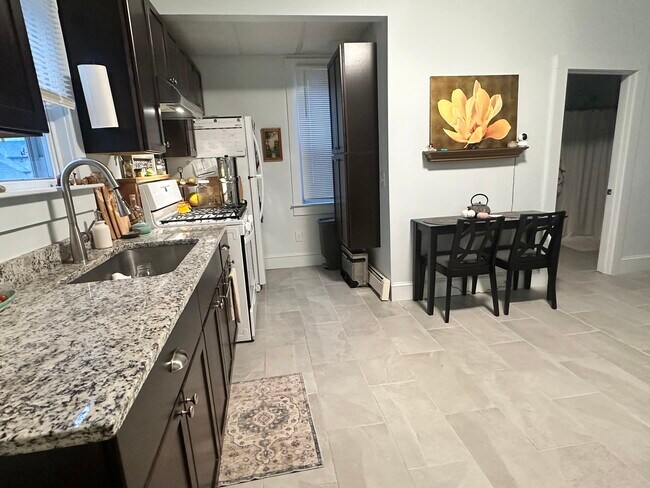 85 Leonard Ave, Unit 1 in East Providence, RI - Building Photo - Building Photo