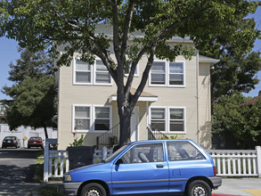 The Strand I Apartments in Emeryville, CA - Building Photo - Building Photo