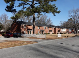 Juniper Apartments in Charleston, SC - Building Photo