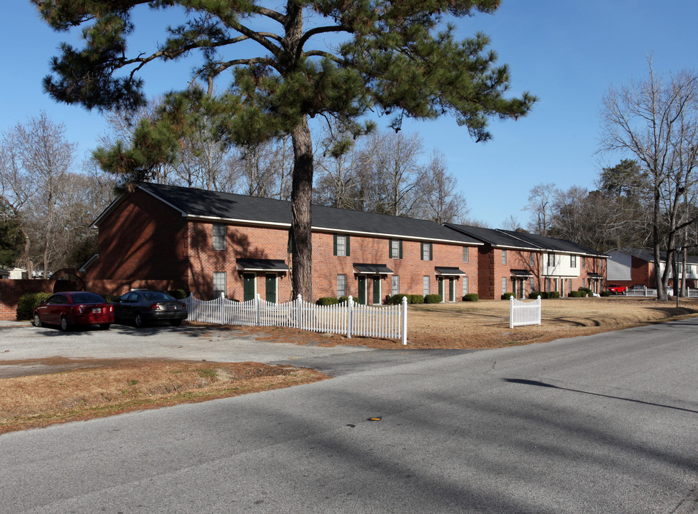 Juniper Apartments in Charleston, SC - Building Photo