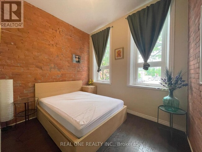 property at 173-173 King St E