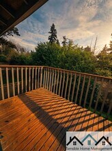 1018 76 St Ct E, Unit C in Tacoma, WA - Foto de edificio - Building Photo