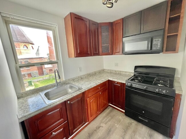 84 Willow St, Unit Fl 2