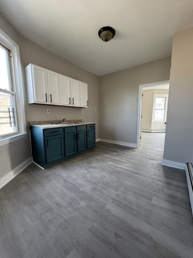 77 Grant Ave, Unit 3