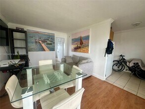 6780 SW 44th St in Miami, FL - Building Photo - Building Photo