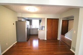 1800 Quarry Ridge Dr in Columbus, OH - Building Photo - Building Photo