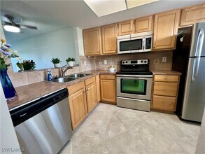 423 Cape Coral Pkwy W in Cape Coral, FL - Building Photo - Building Photo
