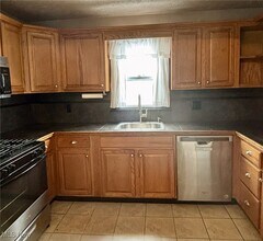 35 E Faith St in Struthers, OH - Building Photo - Building Photo