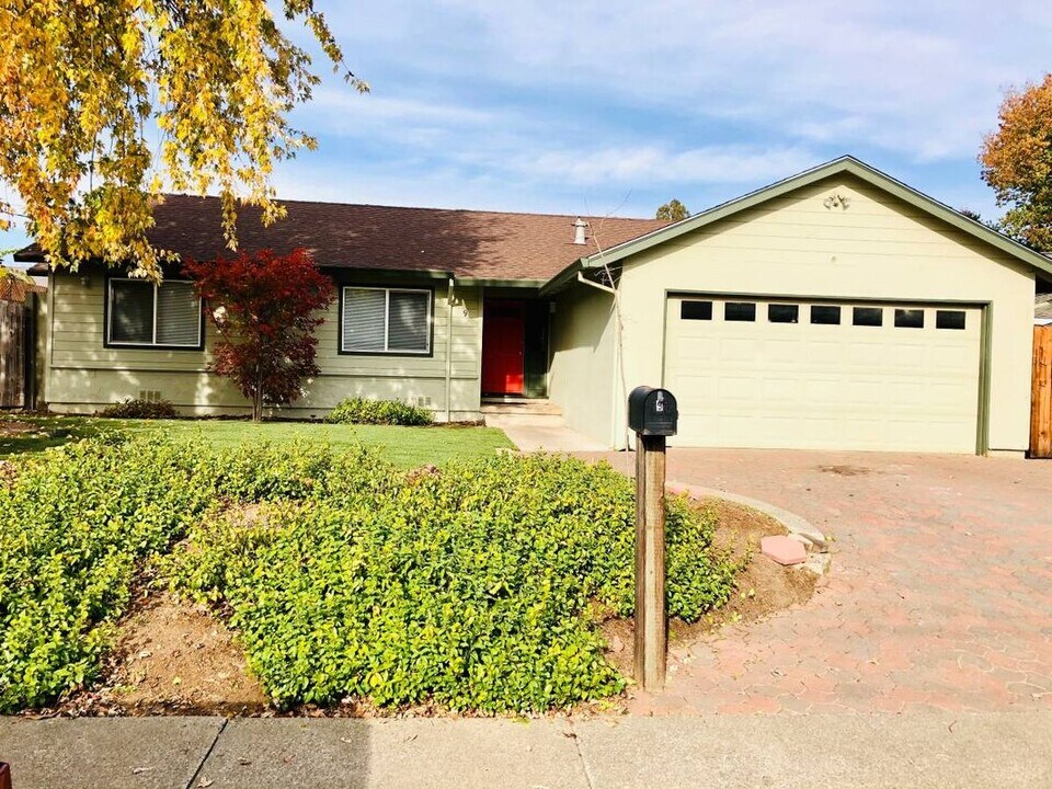 9 Sylvia Cir in Novato, CA - Building Photo