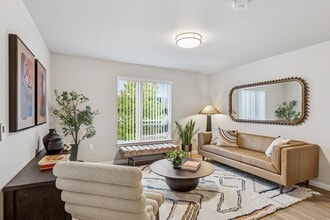 Adara at Totem Lake in Kirkland, WA - Foto de edificio - Building Photo