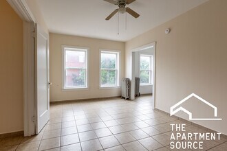 2712 N Milwaukee Ave, Unit 217 in Chicago, IL - Foto de edificio - Building Photo