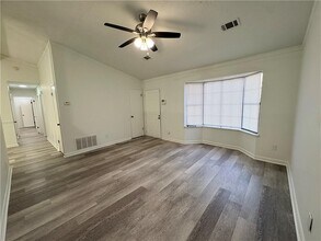 3929 Flakes Mill Rd in Decatur, GA - Building Photo - Building Photo