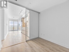 319-3319 Jarvis St in Toronto, ON - Building Photo - Building Photo
