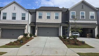 5399 Allegro Ln in Flowery Branch, GA - Building Photo