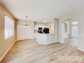 5421 Dahlia Reserve Dr in Kissimmee, FL - Foto de edificio - Building Photo