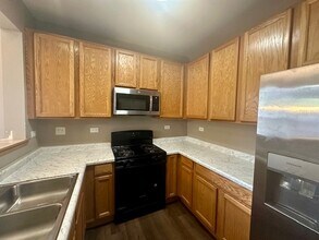 2258 Georgetown Cir in Aurora, IL - Building Photo - Building Photo