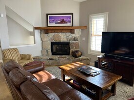 1975 Paddington Dr in Park City, UT - Building Photo