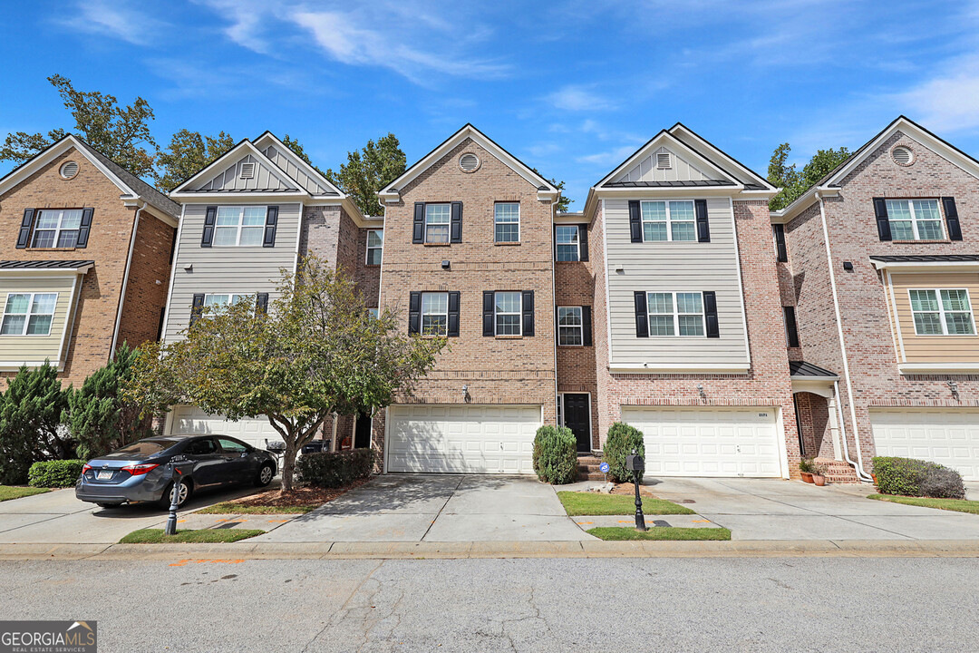 2173 Pebble Beach Dr in Lawrenceville, GA - Foto de edificio