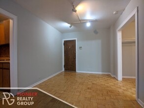 739 W Belmont Ave in Chicago, IL - Building Photo - Building Photo