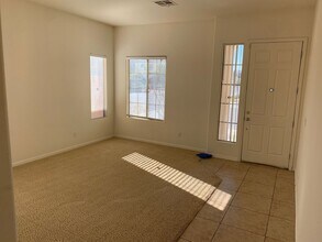 4004 Daydream Bend St in North Las Vegas, NV - Building Photo - Building Photo