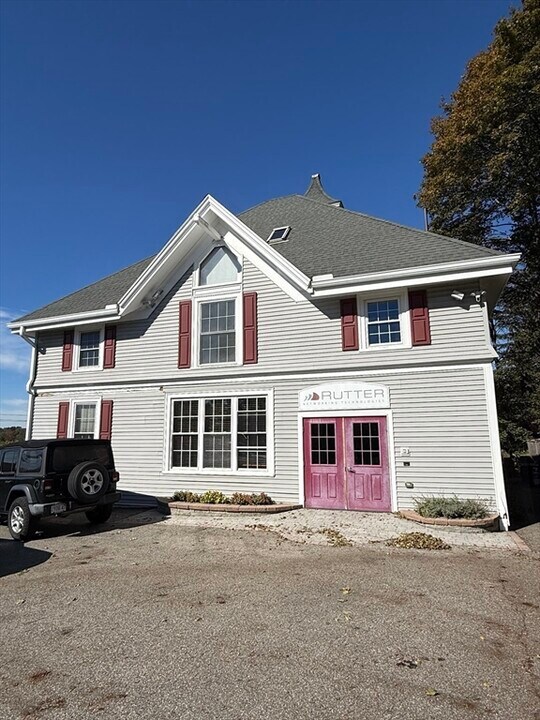 10 High St in Andover, MA - Building Photo