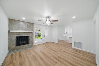 9711 Derrik Dr in Houston, TX - Building Photo - Building Photo