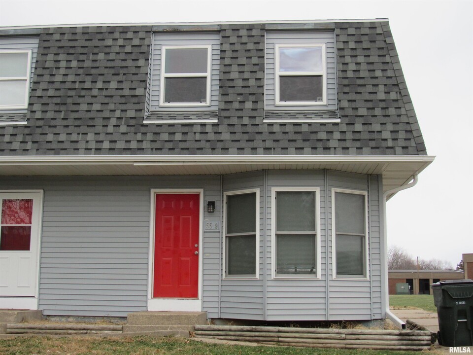 5509 N Linwood Ave in Davenport, IA - Building Photo