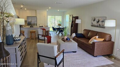 6821 Lake Mist Ln in Jacksonville, FL - Building Photo - Building Photo