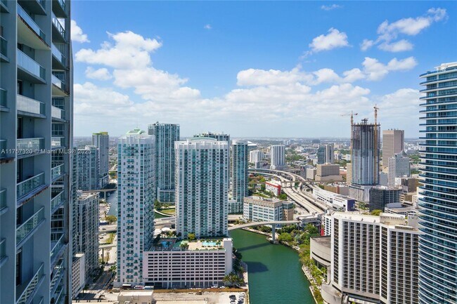 475 Brickell Ave, Unit 810 in Miami, FL - Building Photo - Building Photo